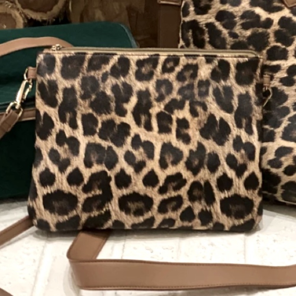 Cross body clutch purse new with green velvet interior